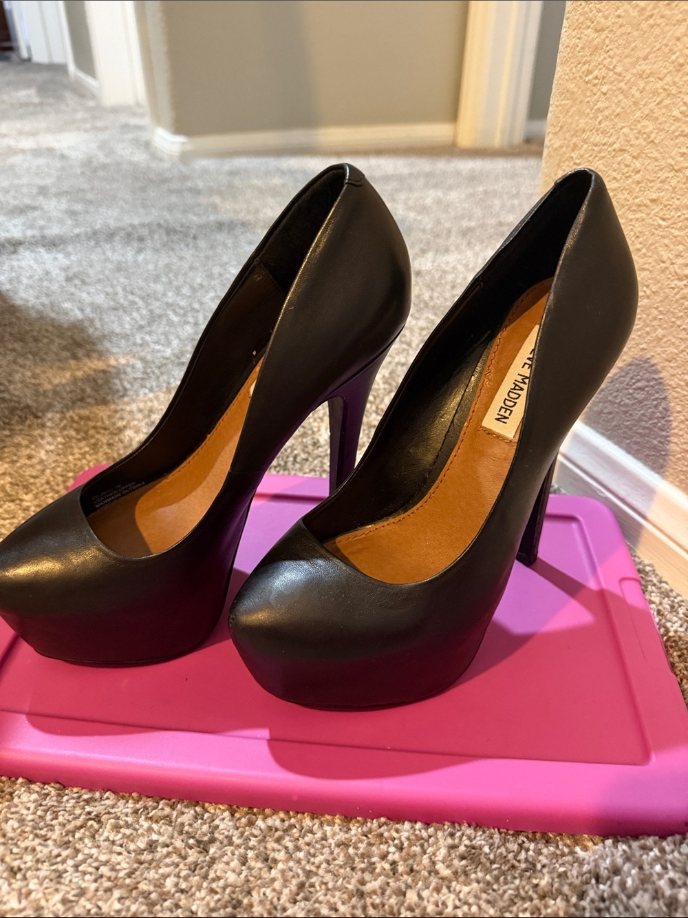 Steve Madden Black Platform Pumps size 7